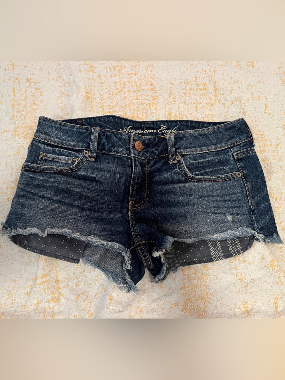 American Eagle Dark Blue Distressed Denim Shorts 4 peekaboo pattern pockets